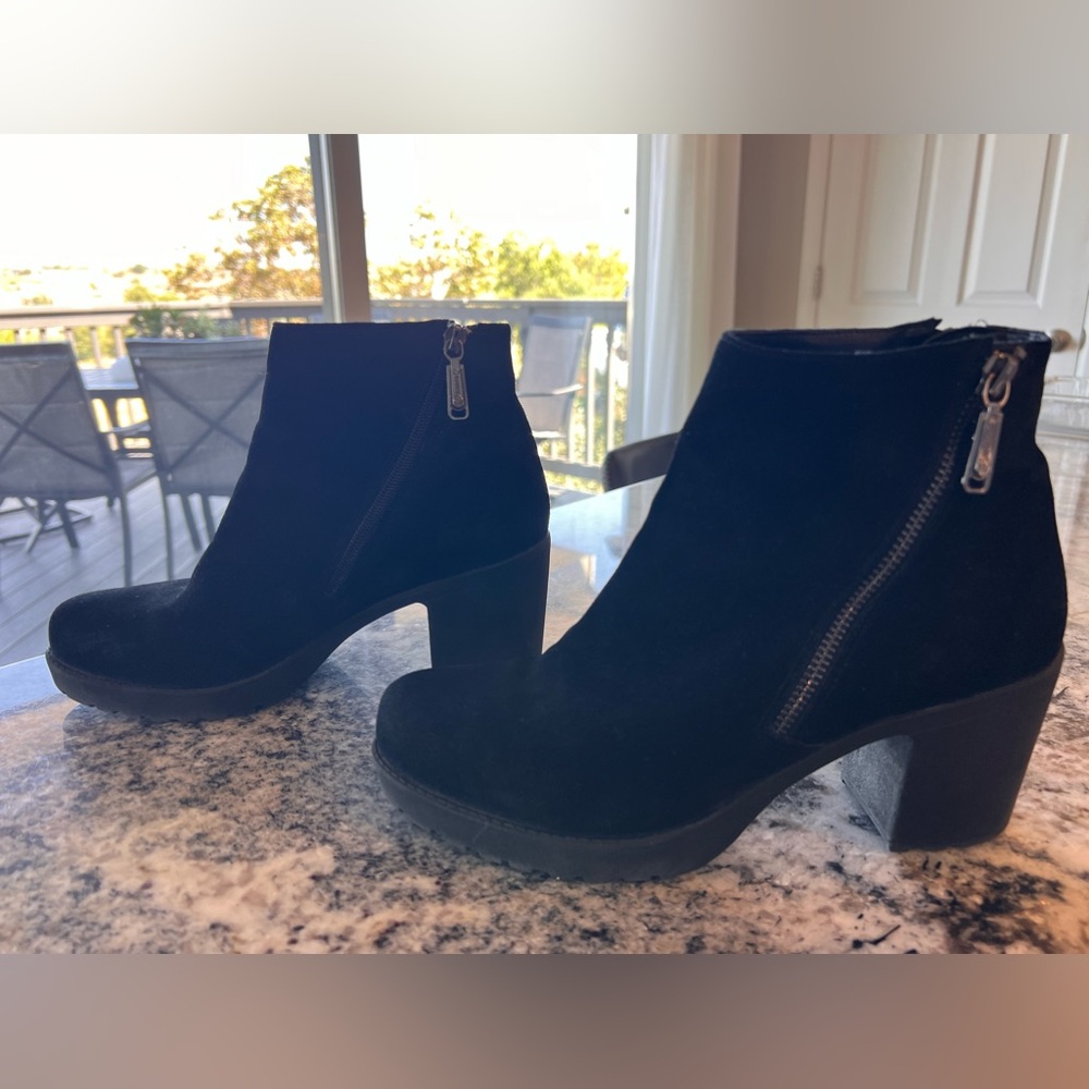 Blondo black suede waterproof boots.
